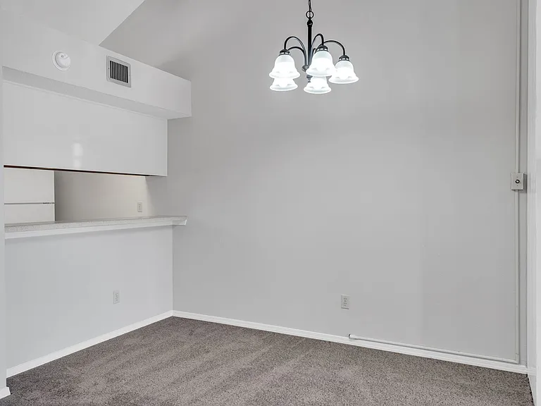 Woodlake Apartments — Photo 49