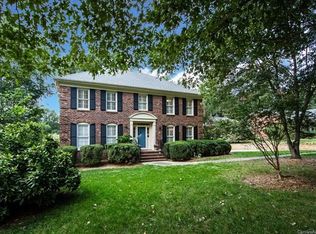 1146 Crestbrook Dr, Charlotte, NC 28211