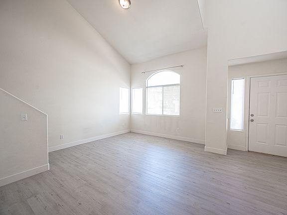4th image of 8016 Divine Dr #1