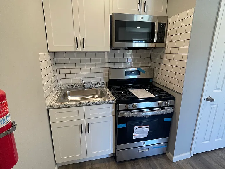 346 Hollis Ave — Photo 1