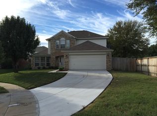 5400 Crater Lake Dr, Fort Worth, TX 76137
