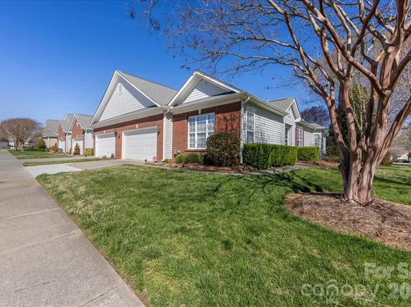 355 Garnet Ct, Fort Mill, SC 29708