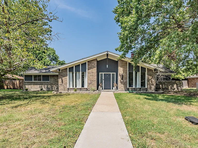 111 Ashe Bend Dr — Photo 1