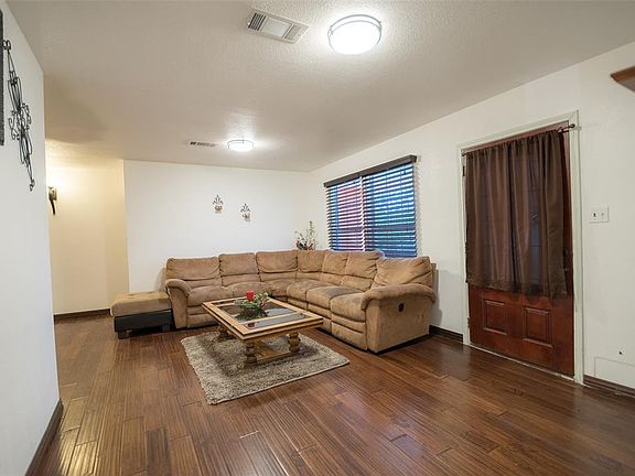 3rd image of 3535 Pine St