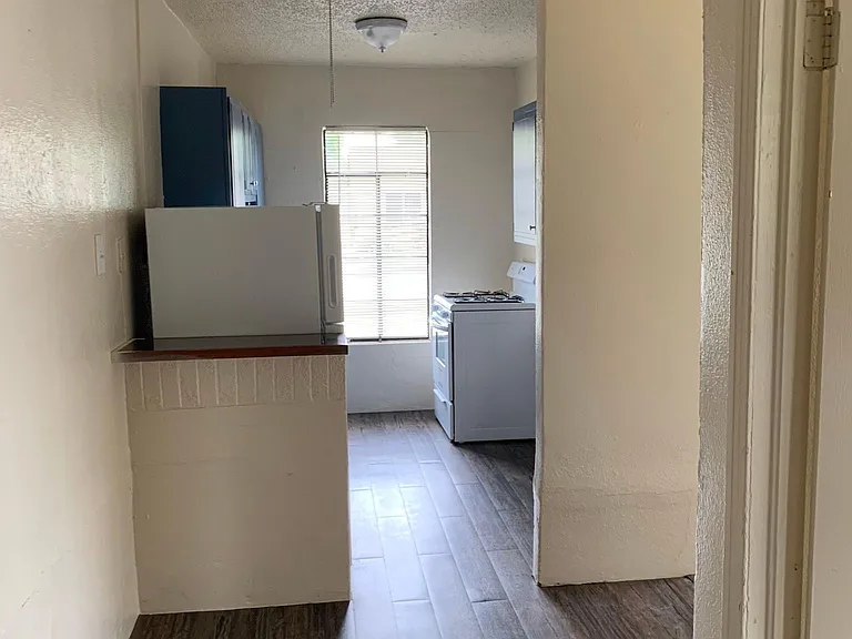 2522 W Woodlawn Ave #2522 — Photo 8