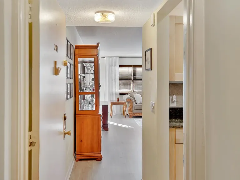 1516 S Lakeside Dr #201 — Photo 5