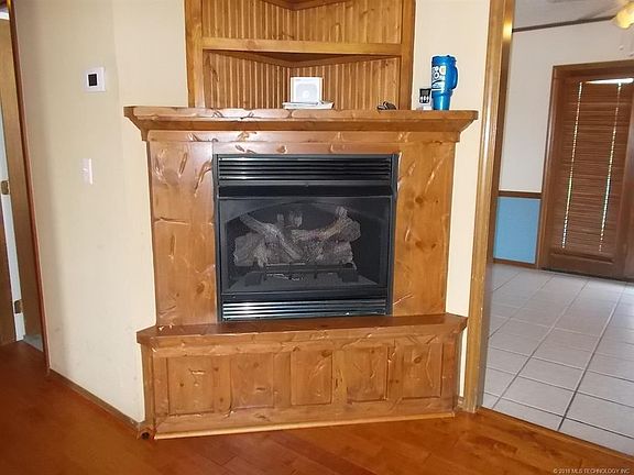 4th image of 979 N Douglas Dr
