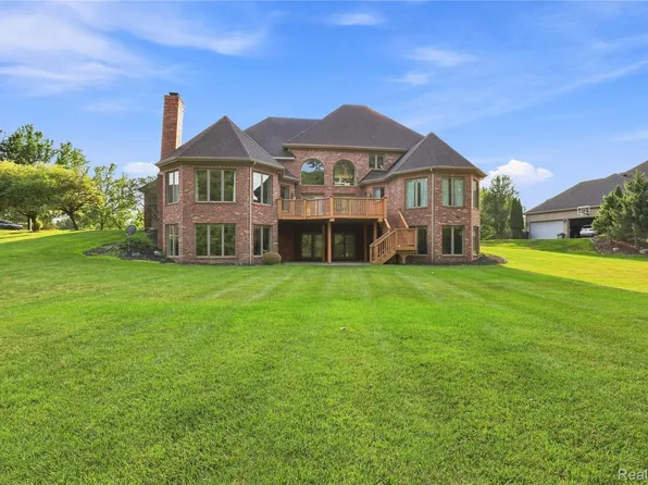 8263 Pine Hollow Trl, Grand Blanc, MI 48439