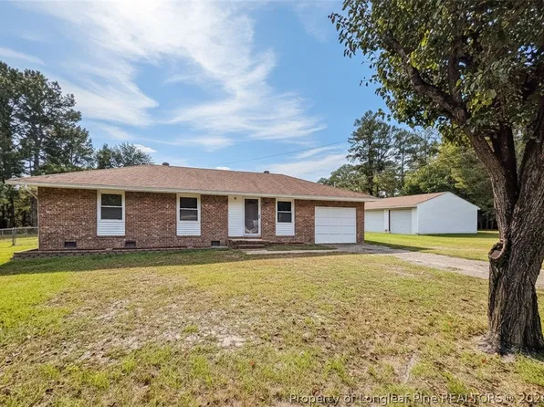 215 Lakeview Dr, Spring Lake, NC 28390