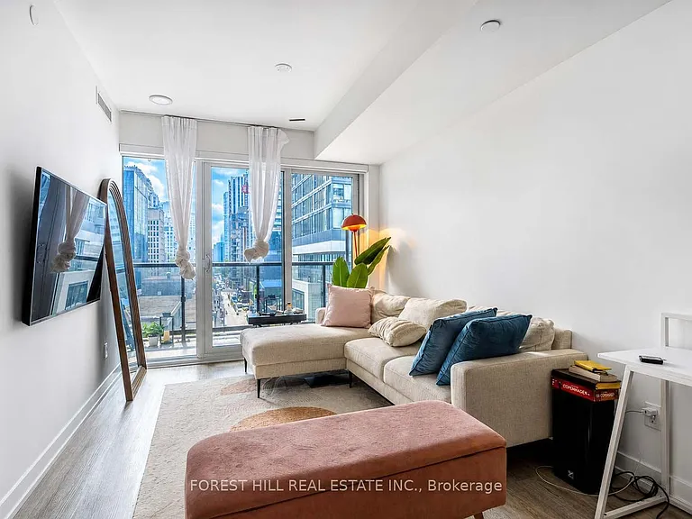 771 Yonge St W #601 — Photo 13