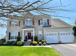2 Westbury Dr, Berlin, NJ 08009