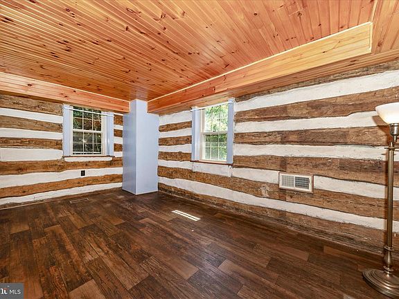3rd image of 3020 Chestnut Grove Rd
