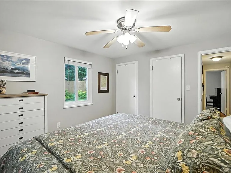 108 Napoleon Dr — Photo 16