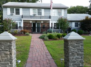 16 Lori St, Monroe Township, NJ 08831