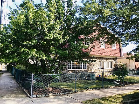 2nd image of 452 Mason Ave