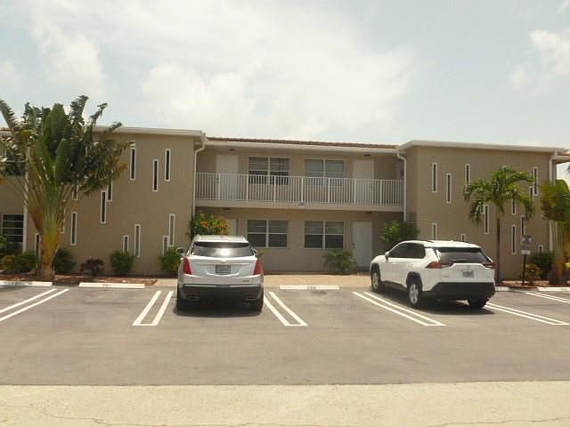 1st image of 3212 NE 9th St APT 102