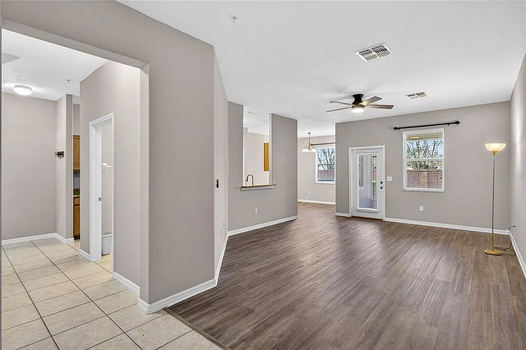 3 bed, 2.5 bath, 1956 sqft, $2,725 — Photo 3