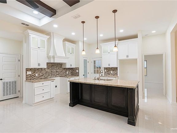 2nd image of 314 Catalina Ave