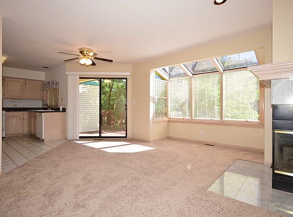 5th image of 904 W Essex Pl