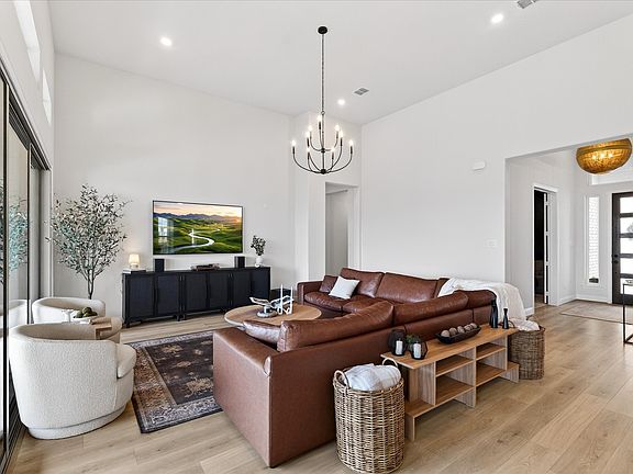 4th image of 2309 Juniper Ln