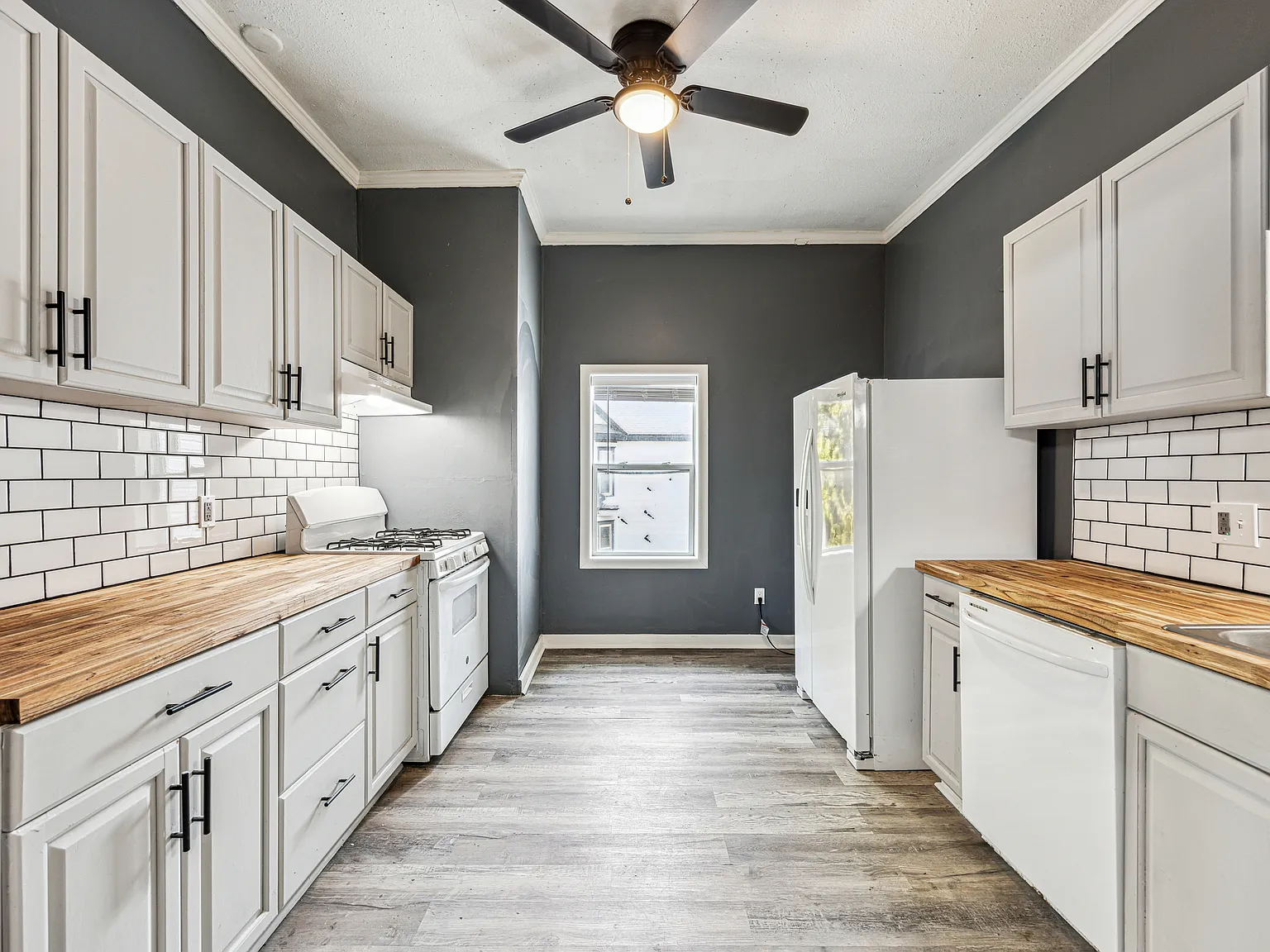 2 bed, 1000 sqft, $1,685 — Photo 1