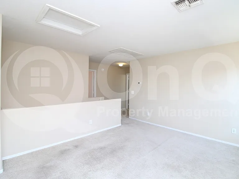 699 E Springfield Pl — Photo 9