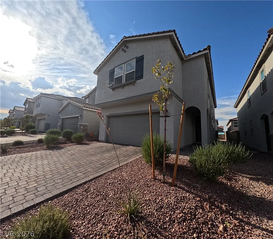 5 bed, 3.0 bath, 2475 sqft, $2,395 — Photo 3