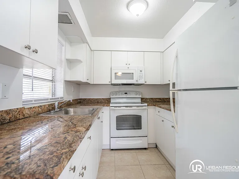 1812 NE 20th Ave #1 — Photo 10