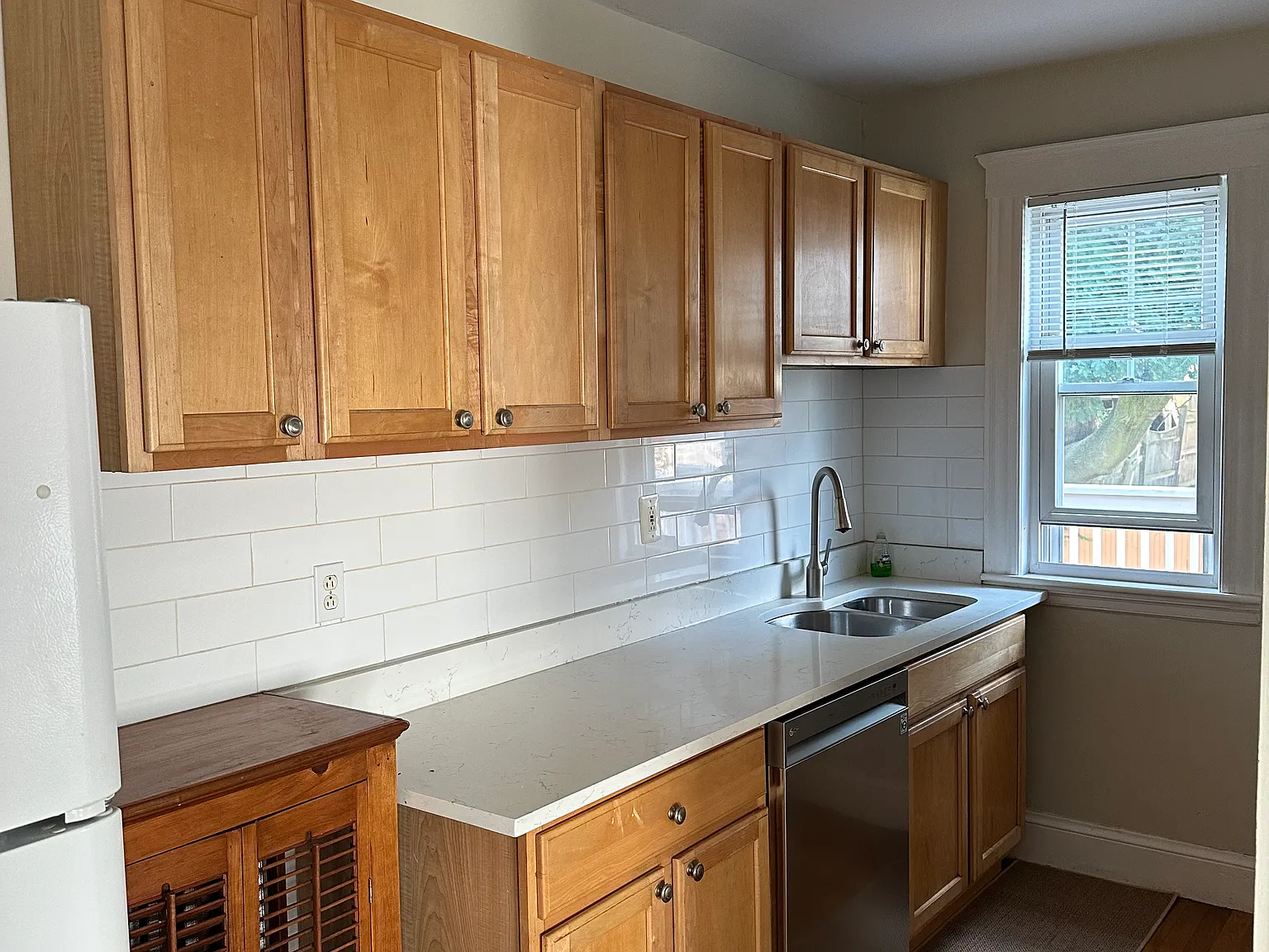 3 bed, 1200 sqft, $2,700 — Photo 4
