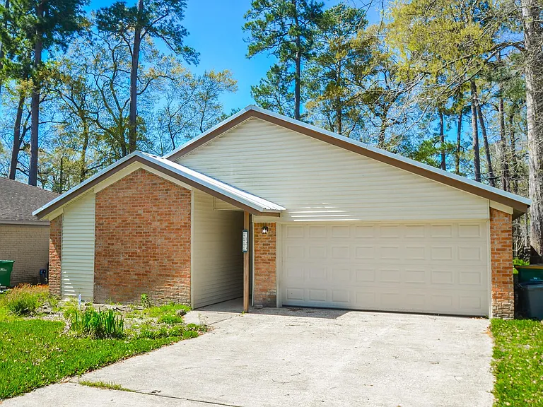 123 Cypress Ln — Photo 2