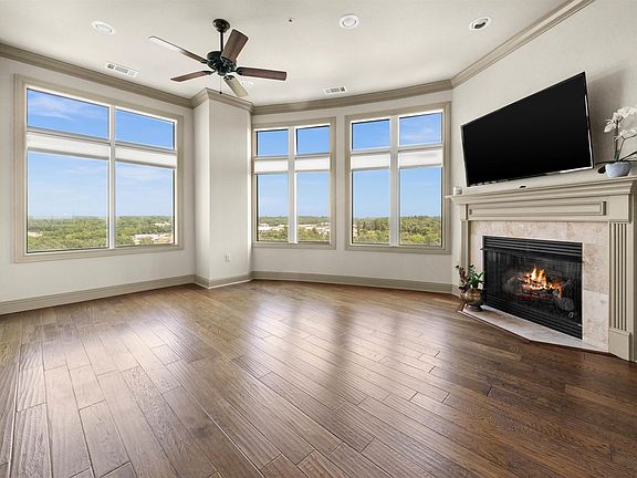 5th image of 2801 Wexford Dr APT 1004