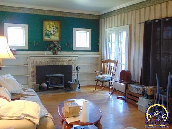 3rd image of 603 Maple St