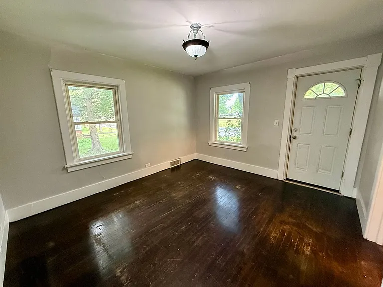 415 Weston Ave — Photo 16