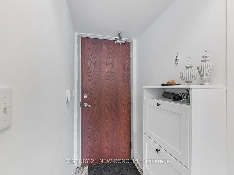 18 Harrison Garden Blvd #903 — Photo 4