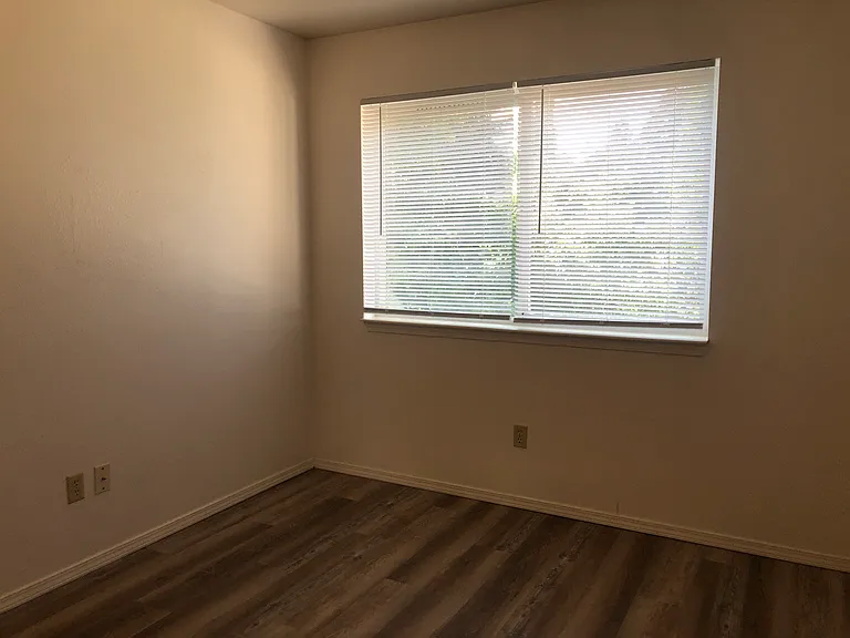 1503 NW Leland Dr #1 — Photo 12