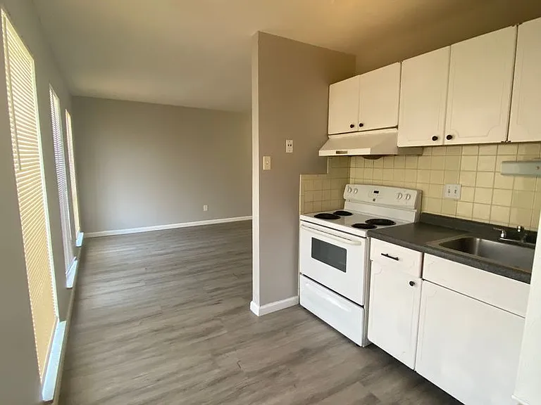 Northbrook Apartments — Photo 10