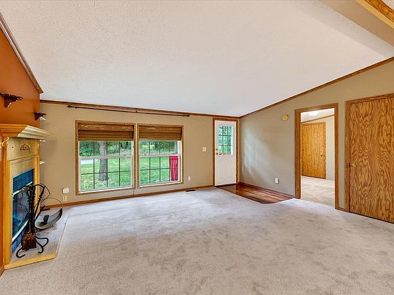 4th image of 3880 Sandhill Ct