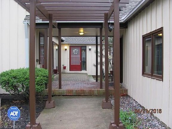 2nd image of 777 W 38th St
