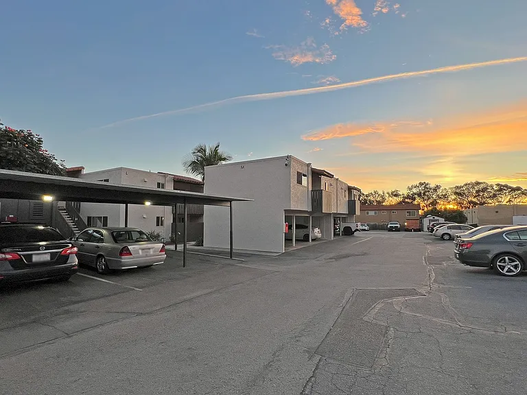 Adams Street Apartments — Photo 40