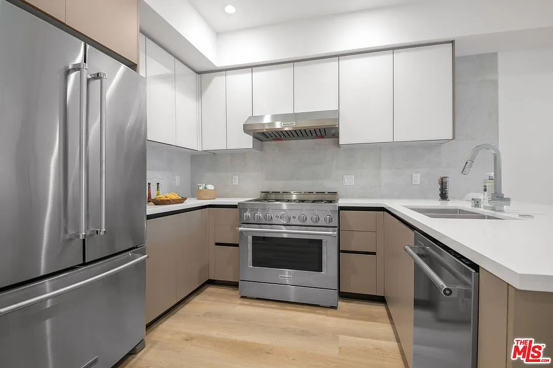 3 bed, 3.5 bath, 1750 sqft, $5,800 — Photo 4