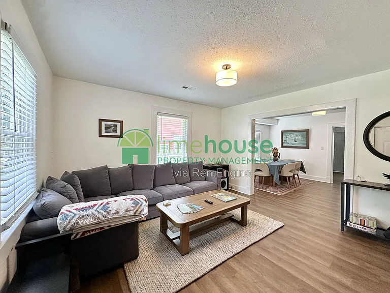 2835 Somme Ave — Photo 3