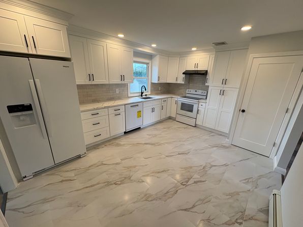 121 Henry St