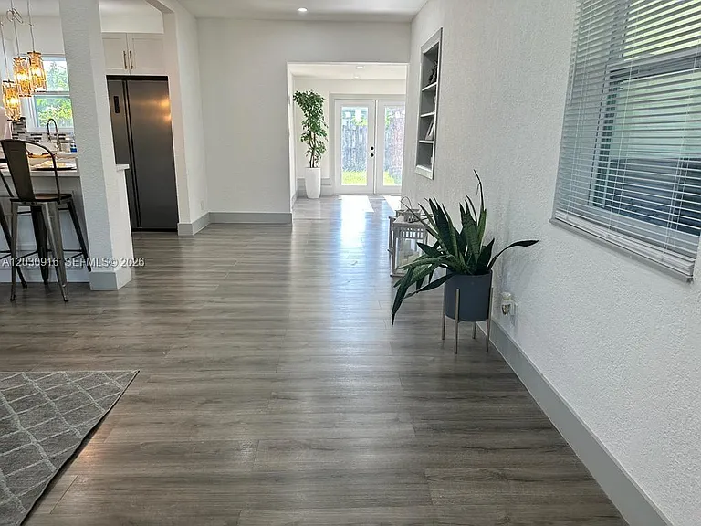 1029 SW 1st Ave — Photo 3