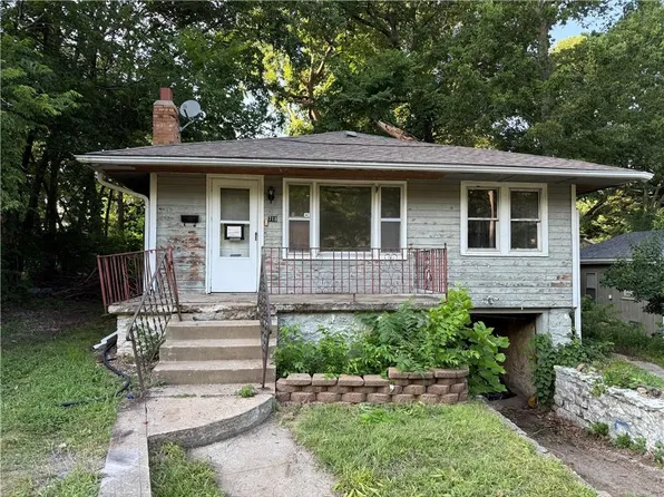 718 E Gudgell Ave, Independence, MO 64055