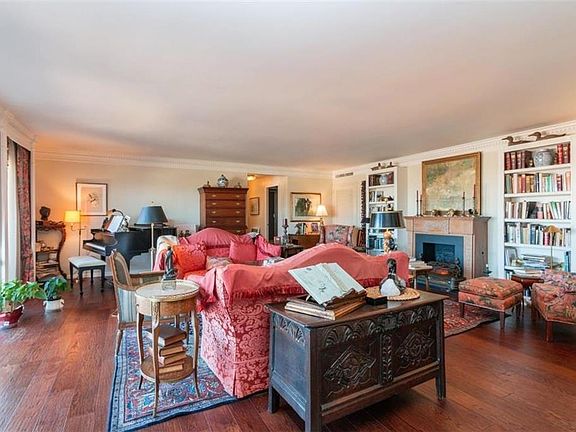 5th image of 310 W 49th St APT 1007