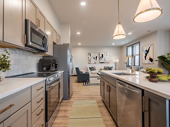3rd image of 920 Libbie Ave #314