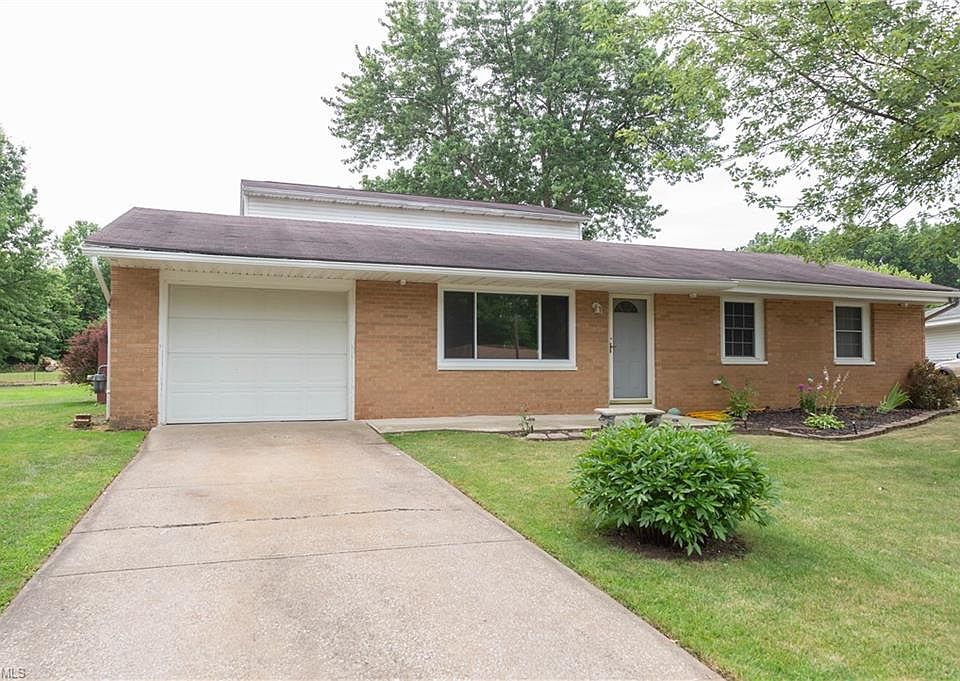 1st image of 4647 Hollyview Dr