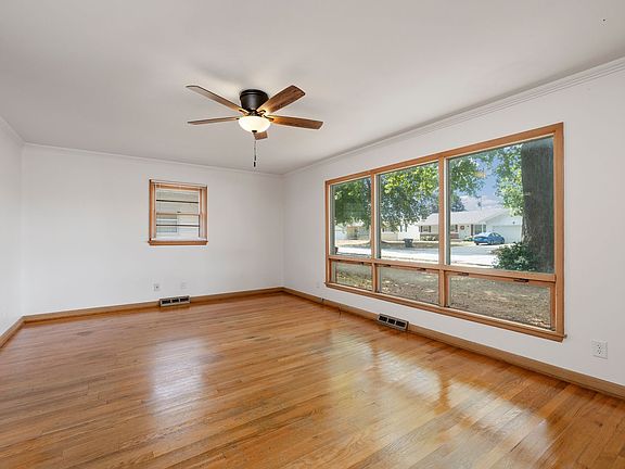5th image of 2908 S Stewart Ave