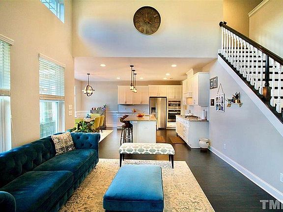 2nd image of 330 Acorn Hollow Pl
