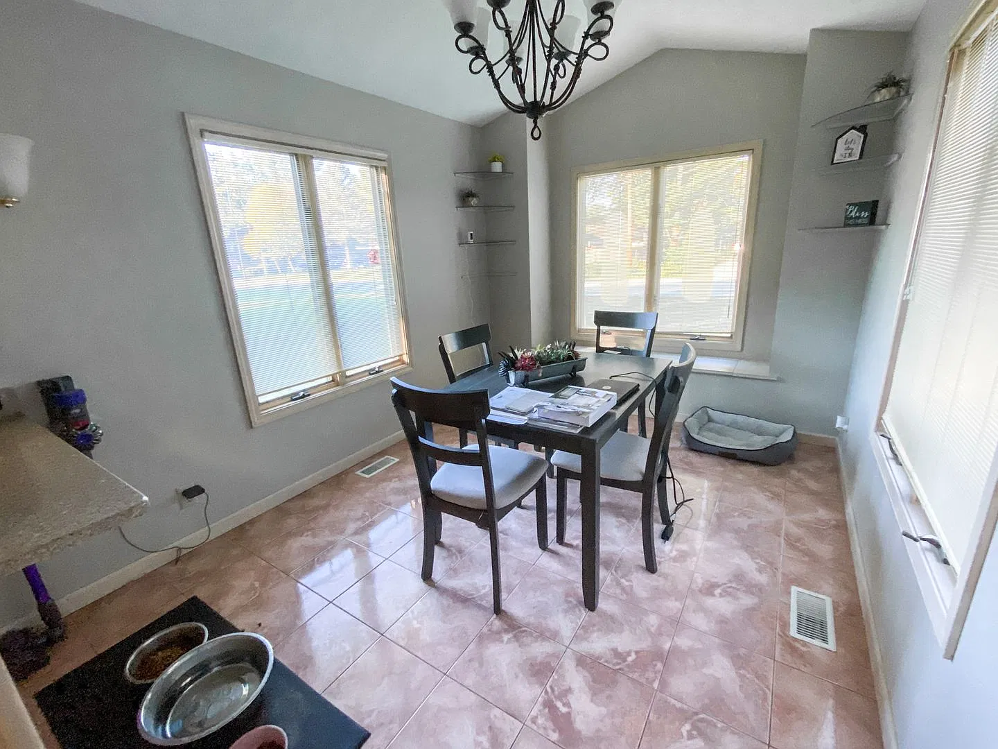 HUGE 2 Bedroom House! — Photo 4